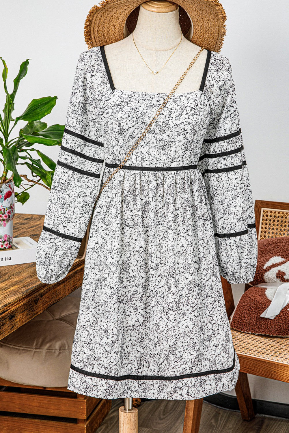 Floral Print Open Back Balloon Sleeve Mini Dress