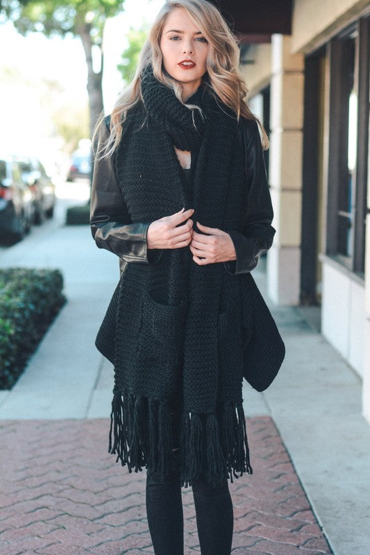 Black Chunky Pocket Tassel Scarf